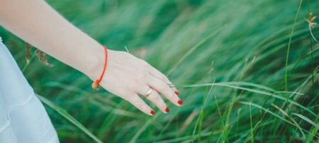 Quelle est la signification du bracelet fil rouge?